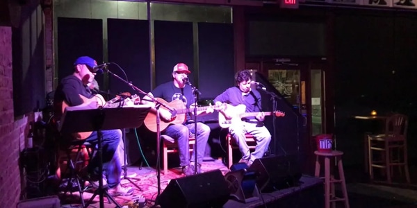 Penggunaan Sound System untuk Akustikan di Cafe