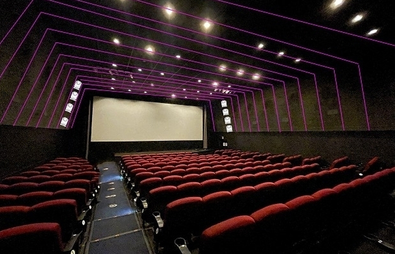 Speaker untuk Bioskop Terpasang Hingga Tidak Terlihat Namun Kualitas Suaranya Dapat Dirasakan